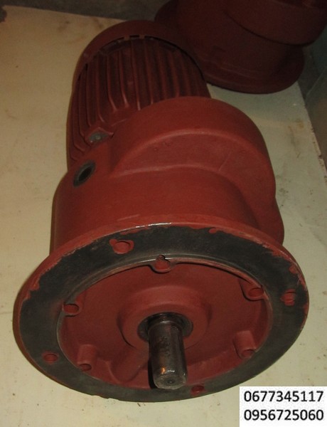 Мотор редуктор планетарный  ,фланцевый , редукция 1 к 30, электродвигатель 1,5 квт 1410 об\мин , 220\380 вольт , класс защиты IP-45 , на выходном валу 45 об\мин, оптимальное применение бетоносмесители, растворосмесители , маслопресс , гранулятор кормов, вальцы.
Компрессор поршневой ГП-0,15/10 модели 1136-В2 производства Бежецкого завода – позволяет создавать максимальное давление воздуха 10 кгс/см2, производительность 150 л/мин, мощность электродвигателя 1,5 кВт. 3000 об\мин.
